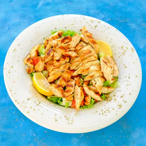 Izgara Tavuklu Buğday Salatası